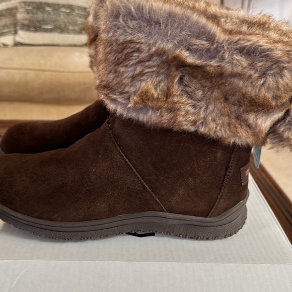 Minnetonka Women's Everett Snow Boot, Chocolate, Size 10 - Picture 3 of 10
